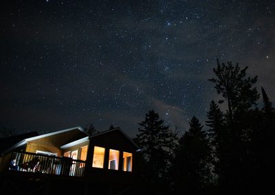 Extérieur des chalets la nuit